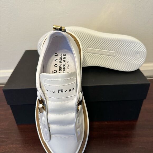 John Richmond  Metallic star leather fashion sneaker in white size EU37; US6,5-7 - Picture 10 of 13